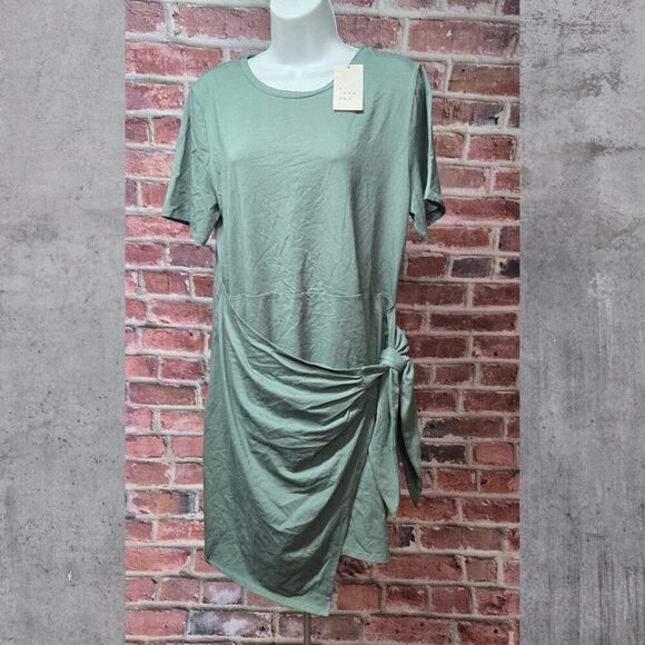 A NewβDay Green Wrap T-Shirt Dress Large Short Sleeve Mini Crew Neck Stretchy - Picture 1 of 6